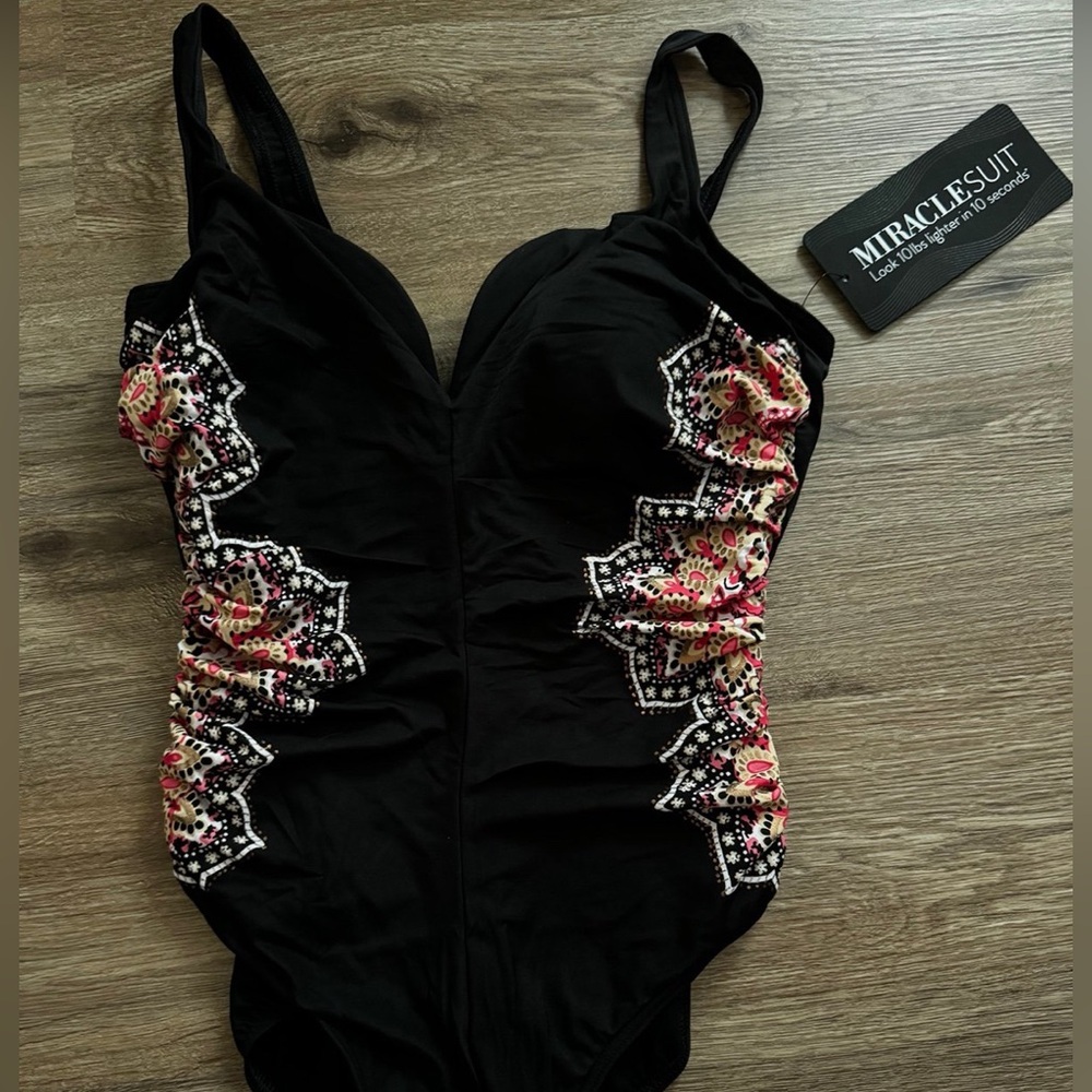 NWT Miraclesuit Black Size 14